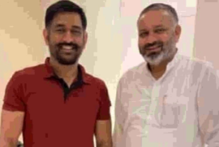 Cricketer Mahendra Singh Dhoni came to Badli to Meet MLA Kuldeep Vats 