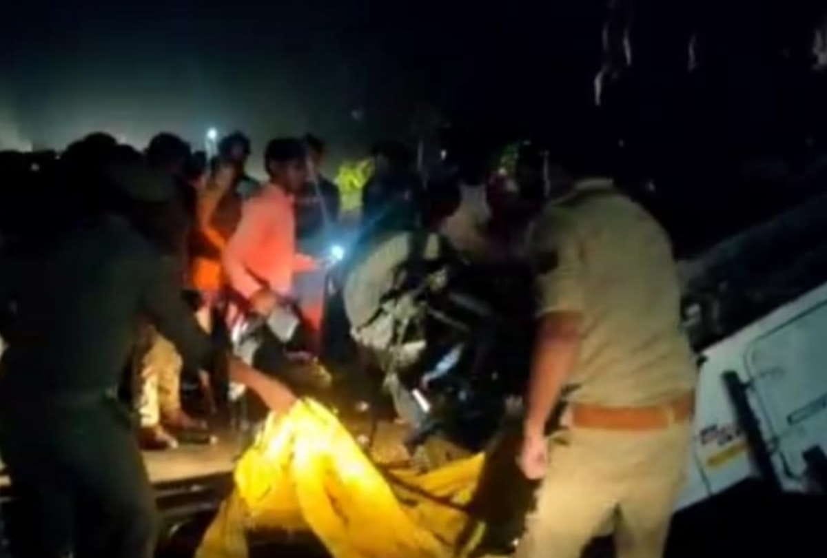 14 people injured after road accident in maharajganj