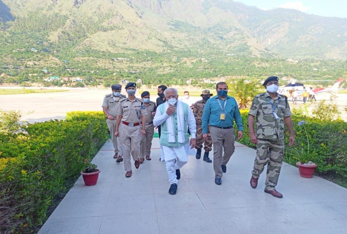 Haryana CM Manohar Lal Khattar reaches Kullu, may meet Gadkari