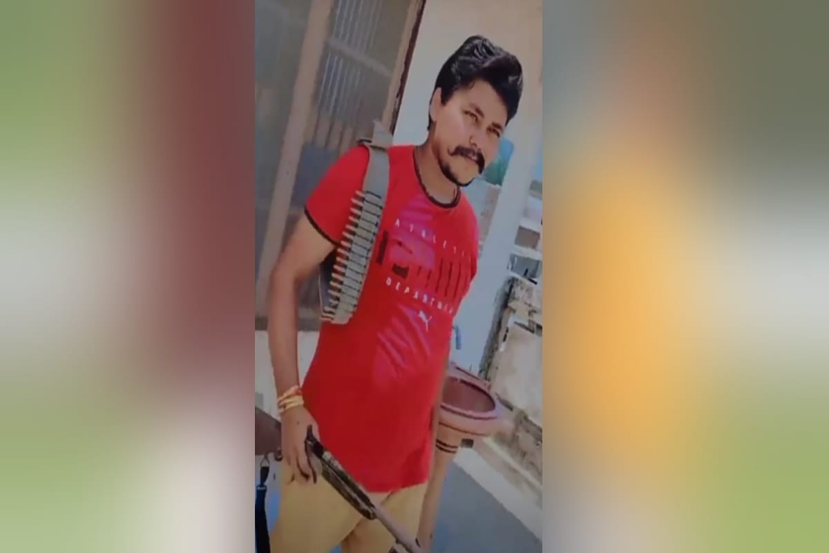 UP News: Photo and video of a youth with illegal weapon has gone viral on social media in Shamli