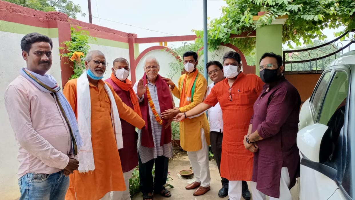 Emergency democracy fighters honored by going home