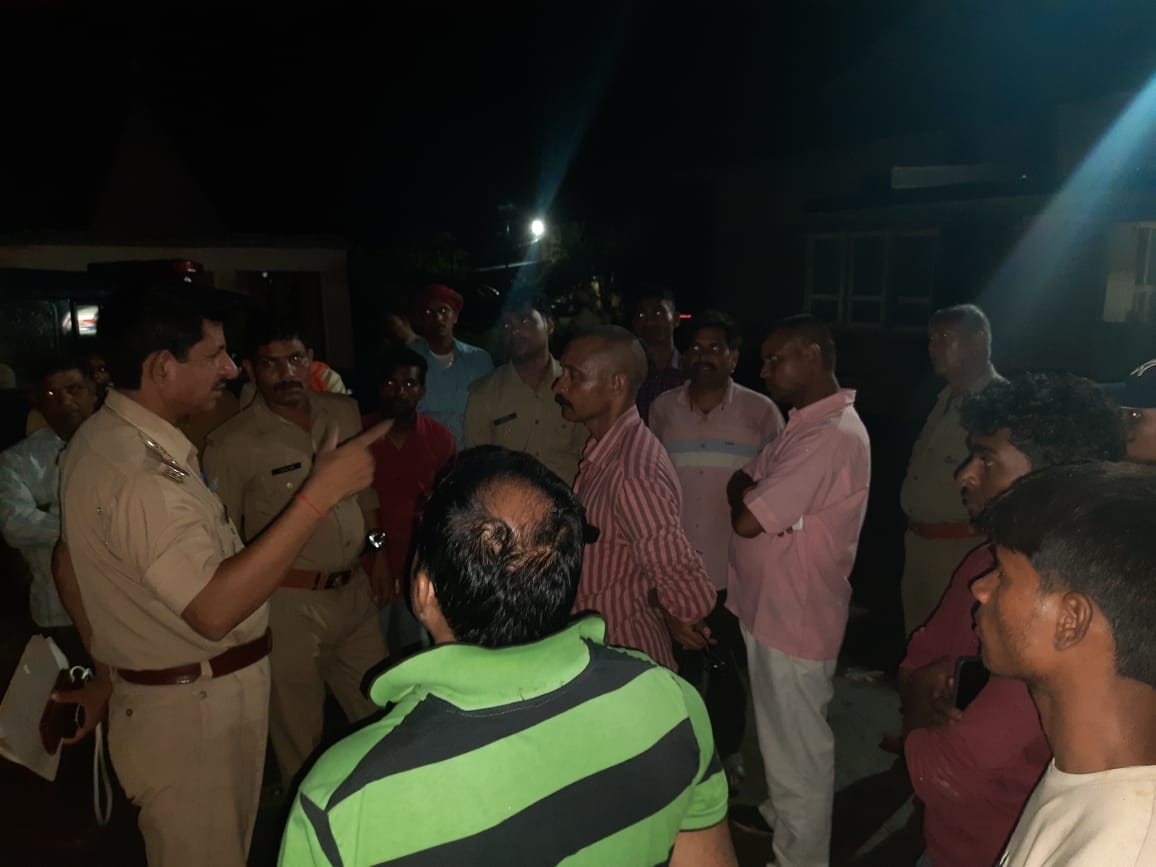 Raw wall collapsed in Sonbhadra due to rain, grandmother and granddaughter died