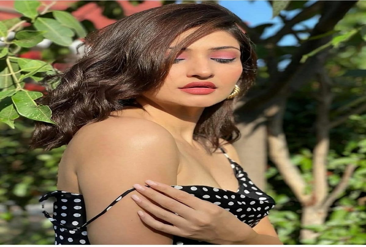 yami gautam sister surilie gautam fashionable photos
