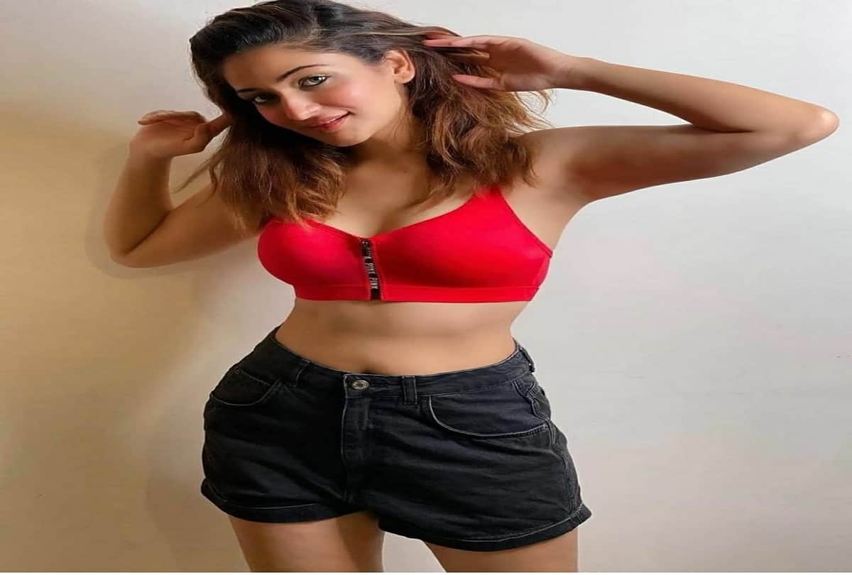yami gautam sister surilie gautam fashionable photos