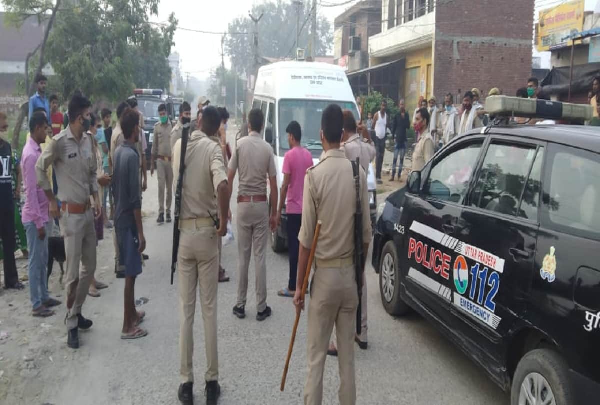 Greater Noida old man commit suicide after touching his wife feet woman in shock