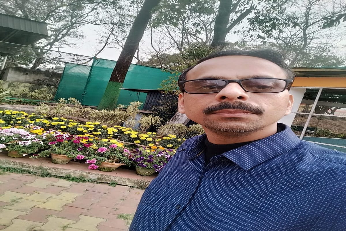 Varanasi Grocery trader missing for four days commits suicide in Lucknow dead body found hanging
