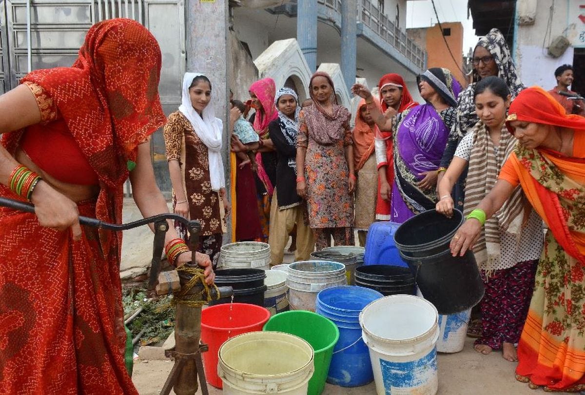 Water Pipeline Damaged Near raja mandi