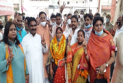 zila panchayat adhyaksh election in jaunpur wife of former MP Dhananjay Singh filled nomination form Apart from SP and apna dal s candidates