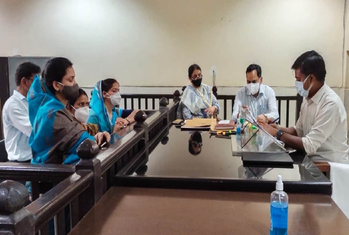 BJP candidate Manju Bhadauria files nomination for zila panchayat president election in agra