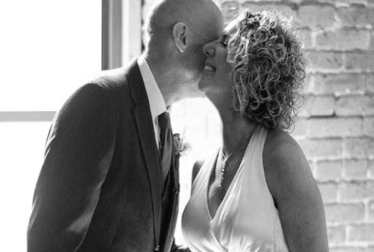 usa alzheimer patient man proposes to wife second time after forgetting they were married