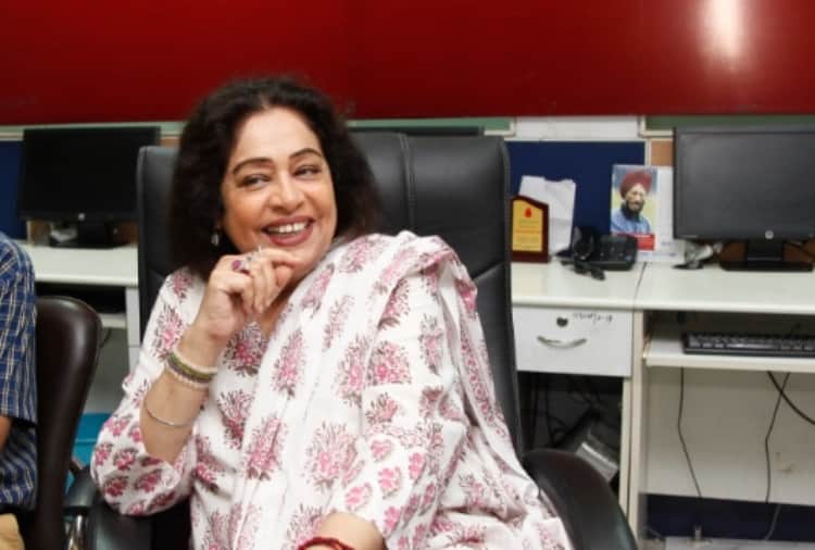 Chandigarh MP Kirron Kher did not show her face in Live session by son Sikander kher