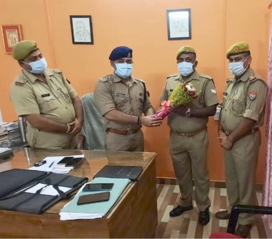 Varanasi Commissionerate ACP Kotwali  Peshkar daughter selected in IIM she will study in Jammu