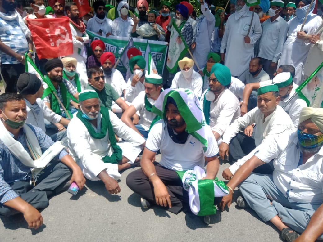 Farmers Protest in uttarakhand : farmer governor house march, police stopped them