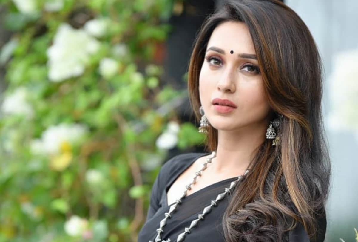Mimi chakraborty Fall sick after Taking Fake Covid Vaccination