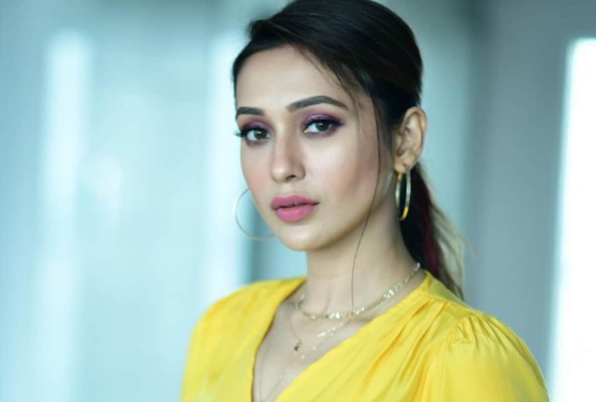 Filmy Wrap anushka sharma film chakda xpress first look out aamir ali and sanjeeda shaikh divorce mimi chakraborty covid positive Read 10 big entertainment news