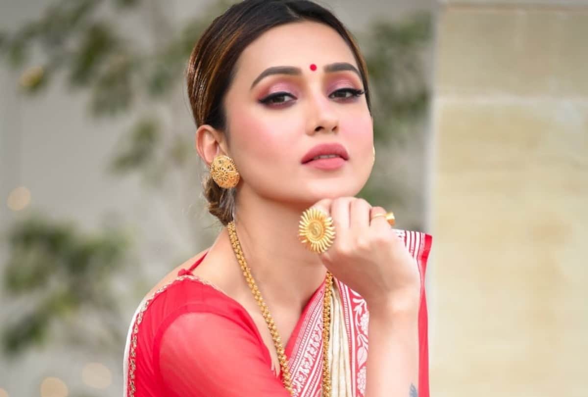 Mimi chakraborty Fall sick after Taking Fake Covid Vaccination