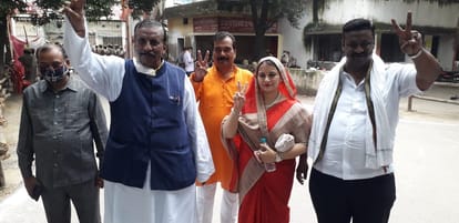 zila panchayat adhyaksh election in jaunpur wife of former MP Dhananjay Singh filled nomination form Apart from SP and apna dal s candidates
