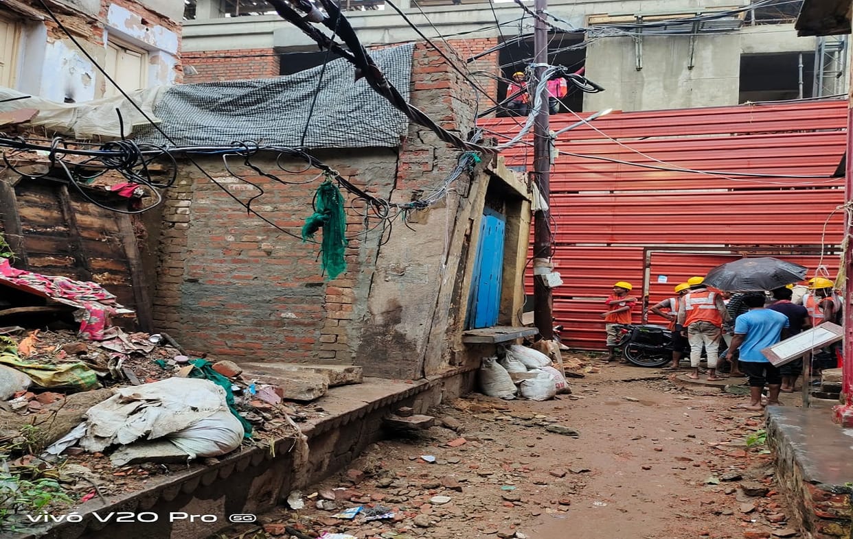 Under construction house collapsed near Kashi Vishwanath Corridor in varanasi two laborers buried under debris one person serious injured