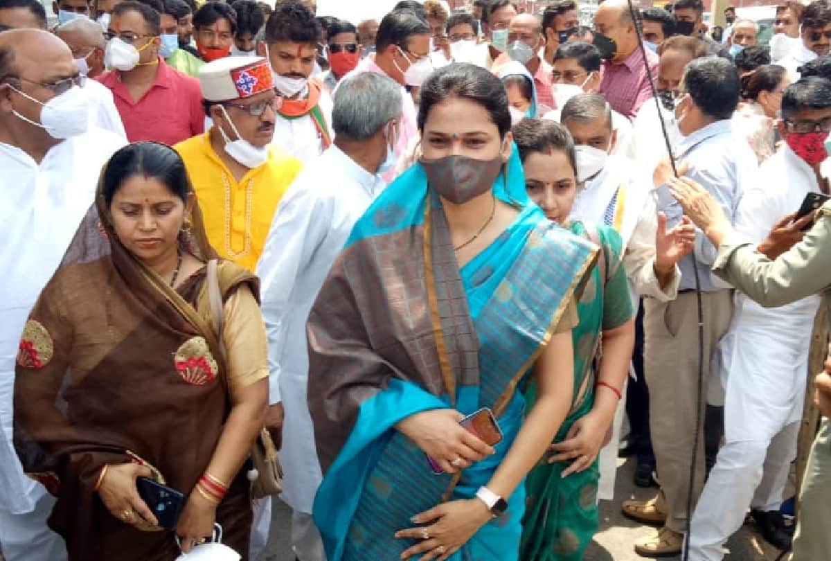 BJP candidate Manju Bhadauria files nomination for zila panchayat president election in agra