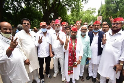 Keeping District Panchayat members in their hands is a challenge for both the parties