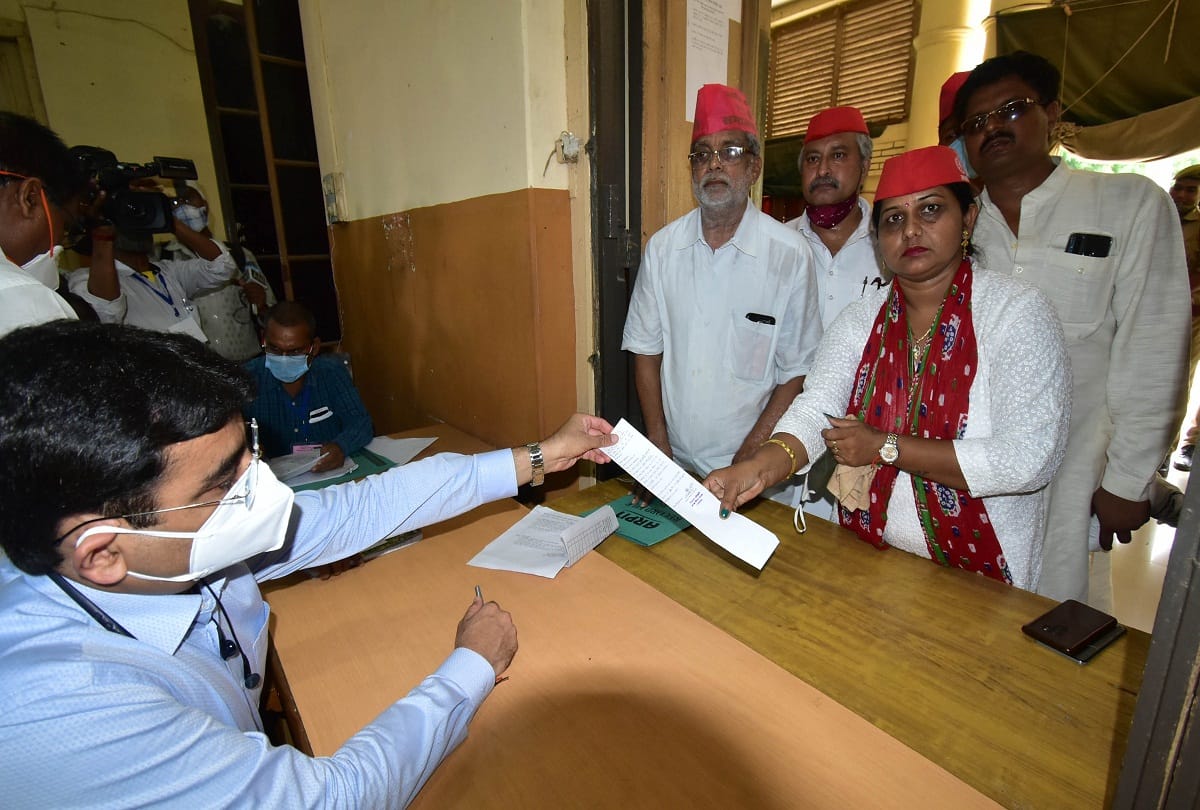 Prayagraj: Dr. VK Singh from Jai and Malti Yadav from Samajwadi selected for the post of District Panchayat President