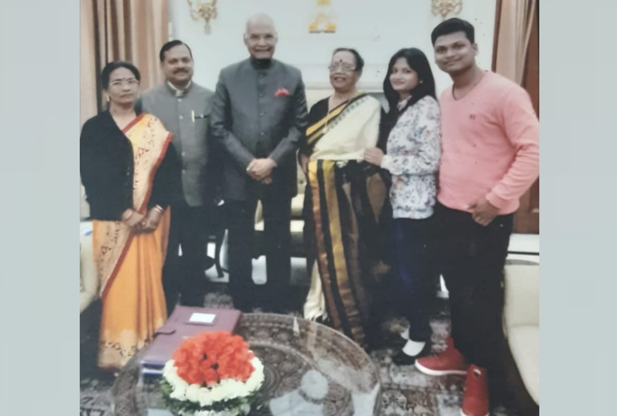 President Ramnath Kovind's family members wait for his visit to Lucknow.