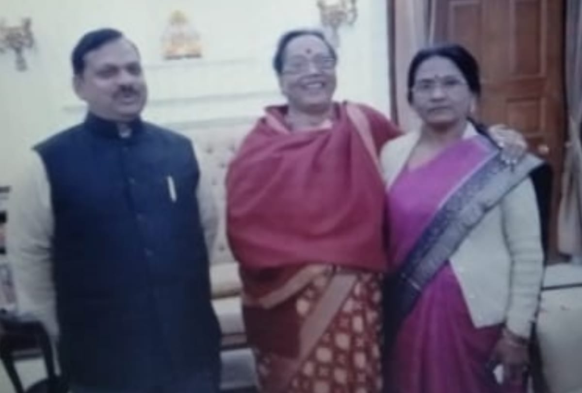 President Ramnath Kovind's family members wait for his visit to Lucknow.