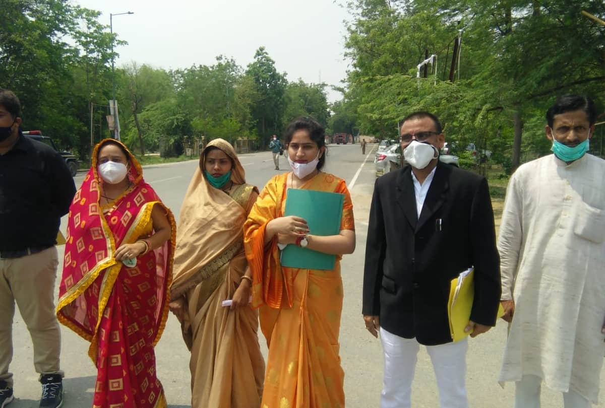 candidates files nomination for zila panchayat president election in agra zone