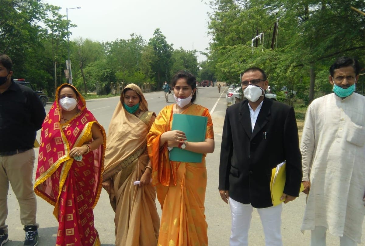candidates files nomination for zila panchayat president election in agra zone