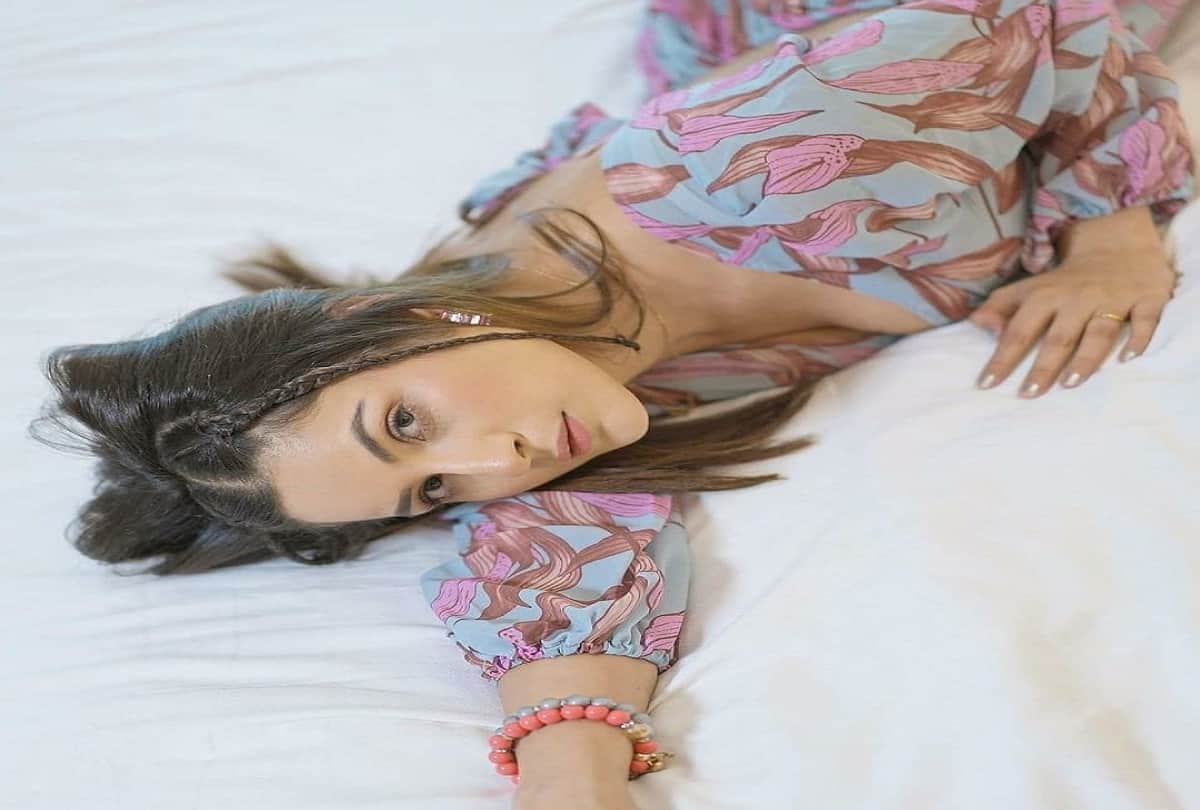 shehnaaz gill latest attractive look in hindi