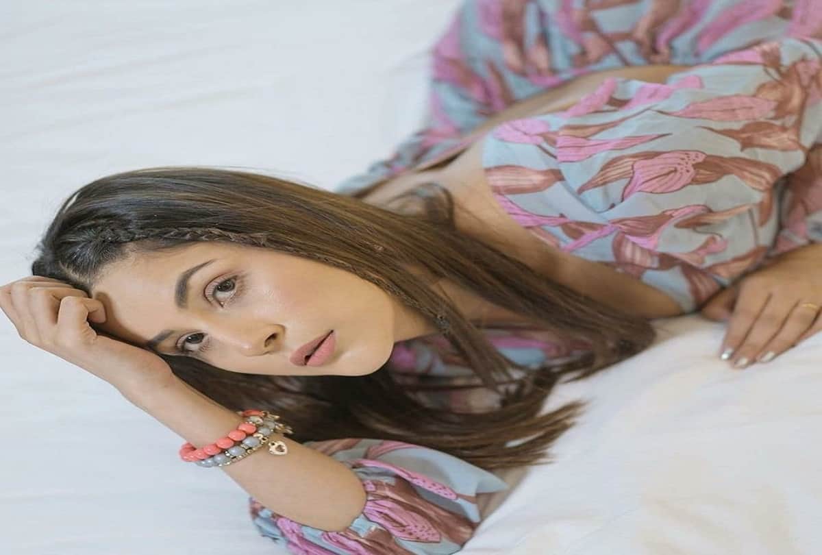 shehnaaz gill latest attractive look in hindi