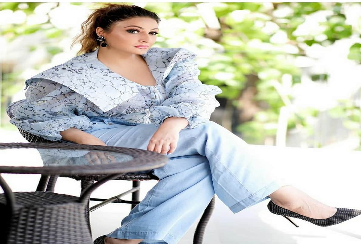 urvashi dholakia trolled for wearing designer top in hindi