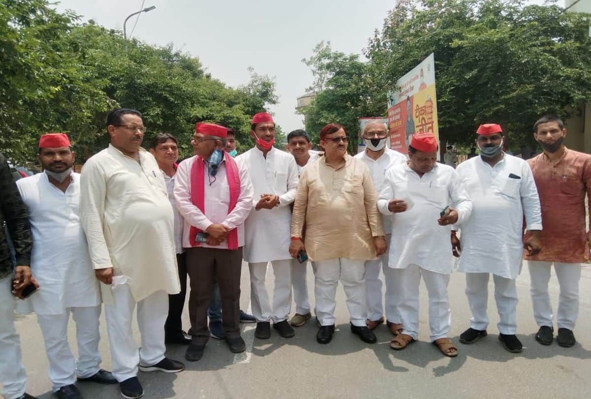 candidates files nomination for zila panchayat president election in agra zone