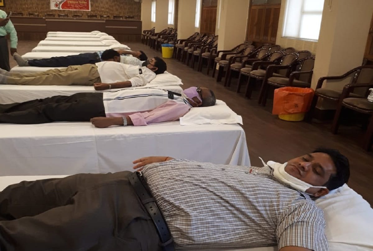 Members of Bharat Vikas Parishad donated 39 units of blood take oath to save lives of  needy people