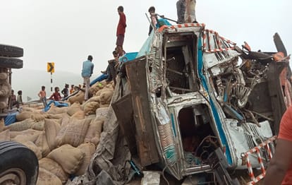 Four people injured in collision between truck and container  and unknown vehicle tramples bike rider youth in mirzapur