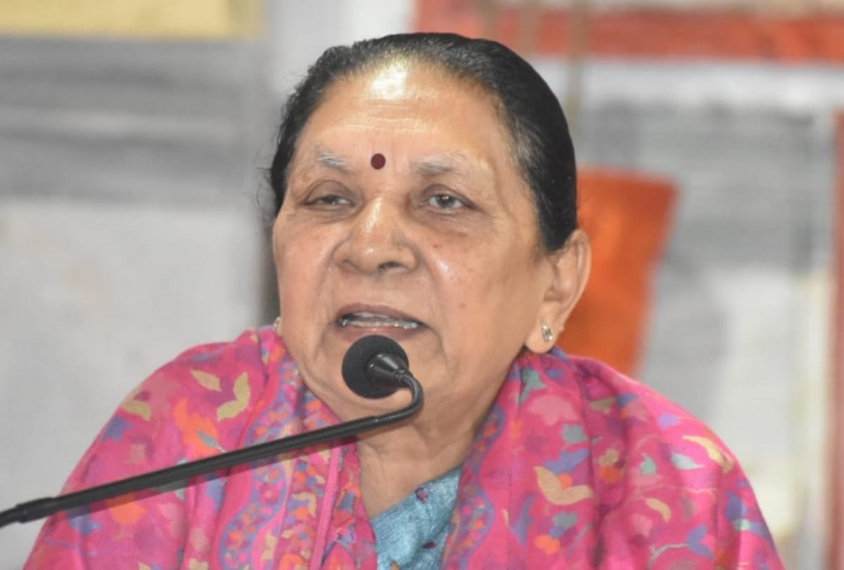 UP governor instructs pending degrees should be distributed free.