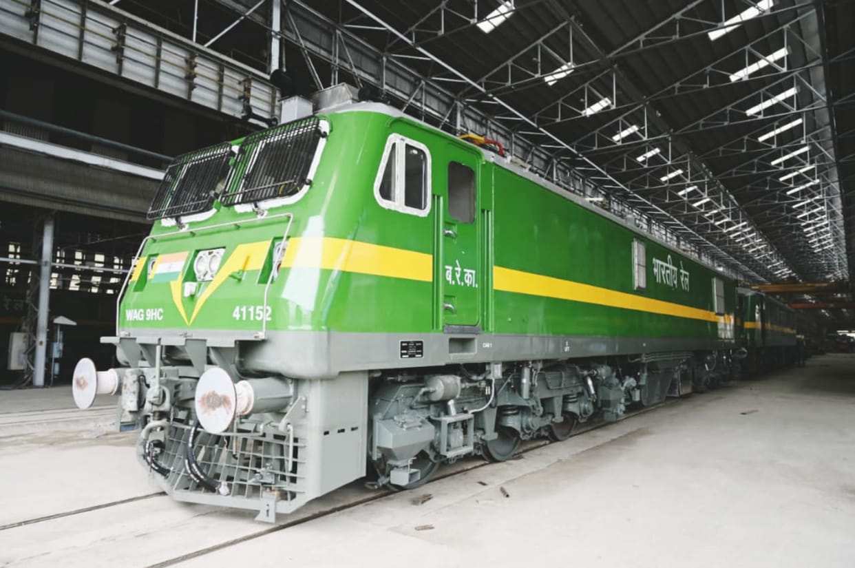 Achievement of Banaras Locomotive Works  Electric locomotive with distributed power wireless control system dedicated to  nation