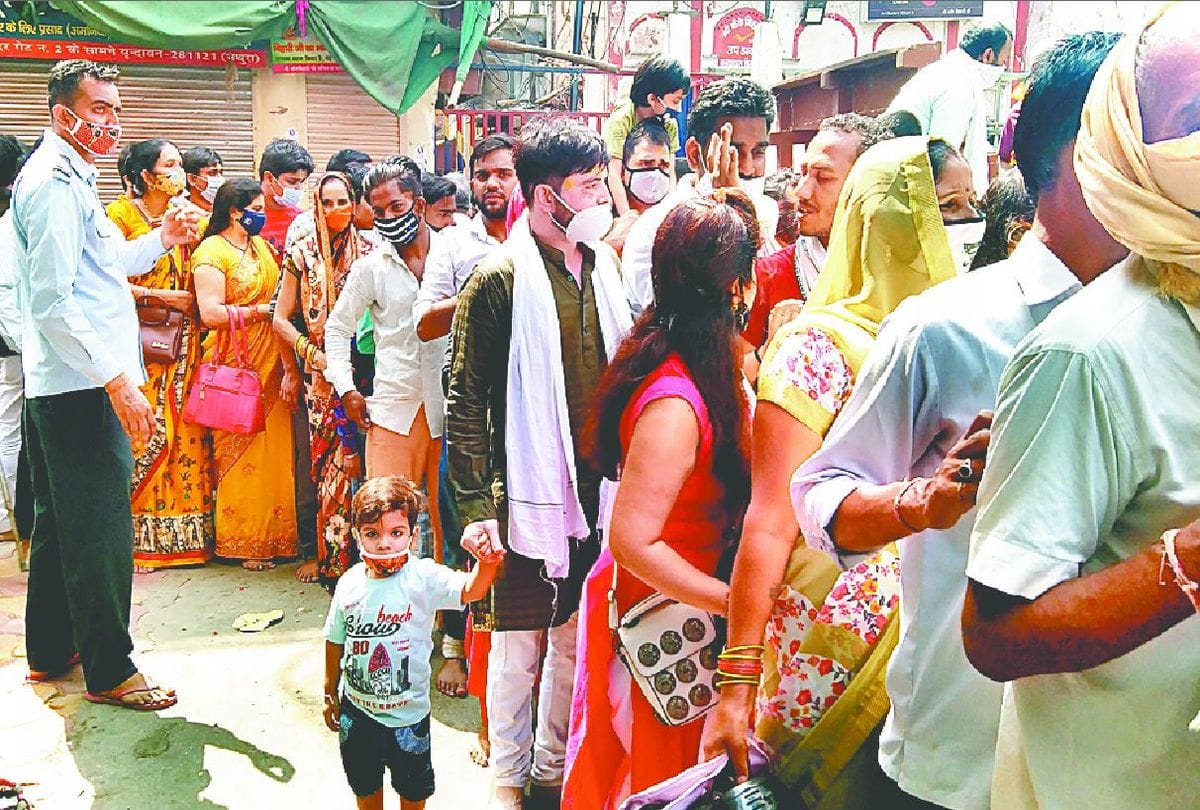 COVID Guidelines Violated Due To Huge Crowd Of Devotees At Banke Bihari Temple Vrindavan