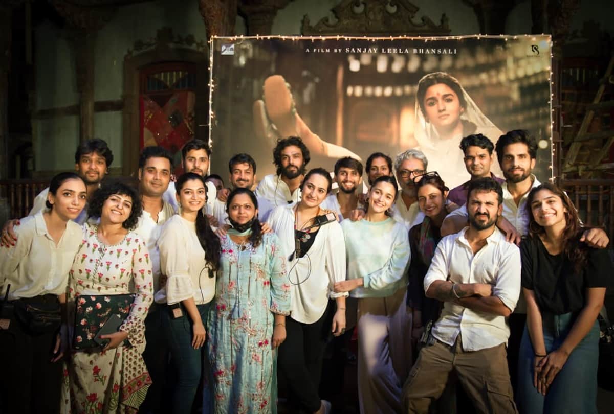 Alia bhatt starring Gangubai Kathiawadi to hit theatres on 6 janaury 2022 makers announced date amid marriage rumours