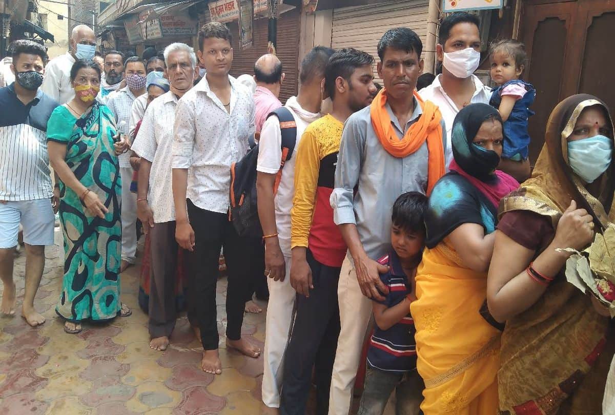 COVID Guidelines Violated Due To Huge Crowd Of Devotees At Banke Bihari Temple Vrindavan