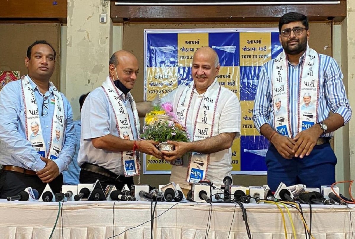 Breach in PMs stronghold: Mahesh Savani joins AAP, Surat diamond merchant is 'adopted father' of 4000 daughters