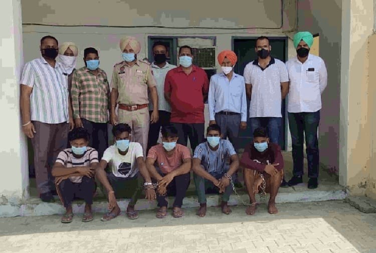 Firozpur police caught five robbers