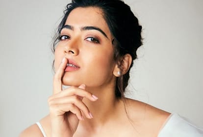Rashmika Mandanna requests her fans to connect with her on social media only