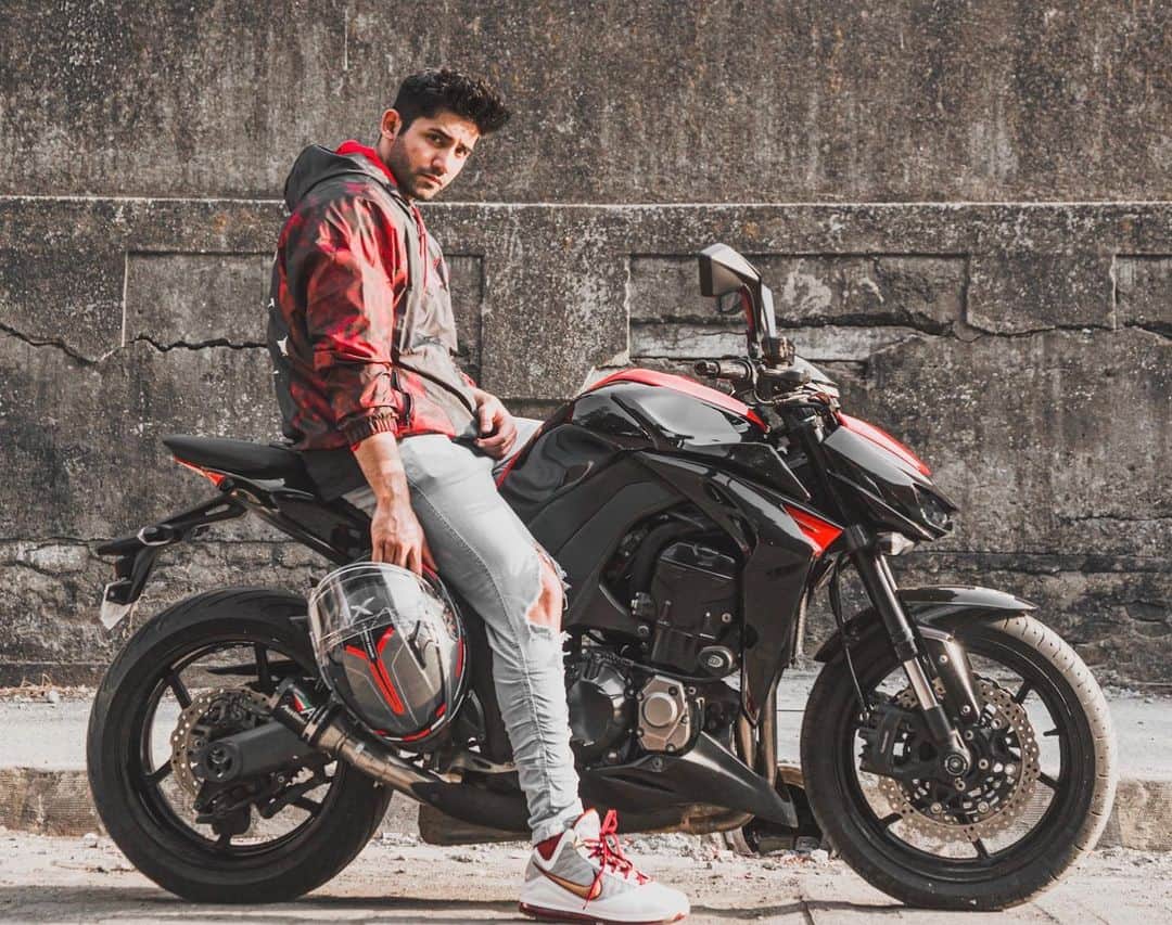 Varun sood Lands in Trouble for going outside the house during lockdown See Viral Photos