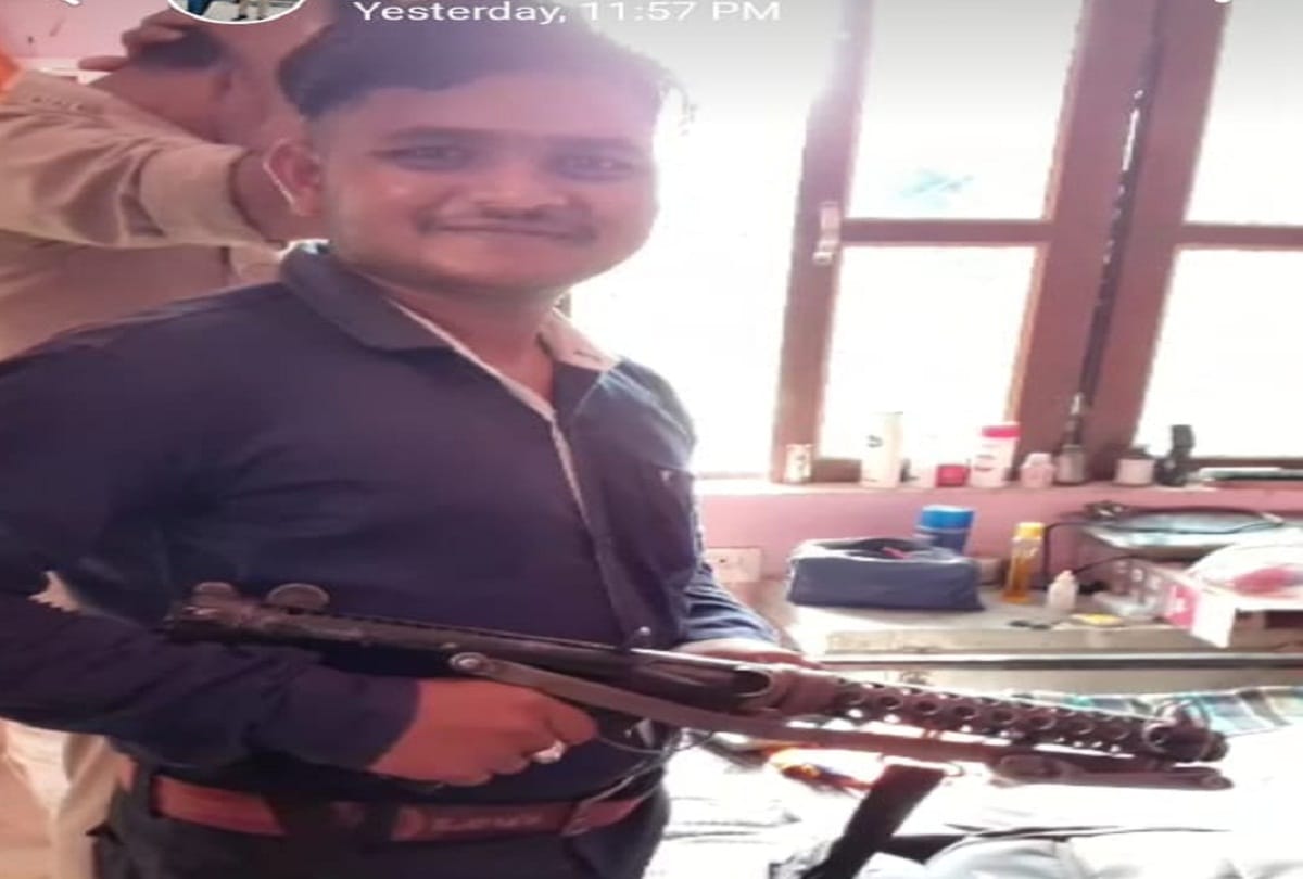 Photo of young man with police carbine goes viral