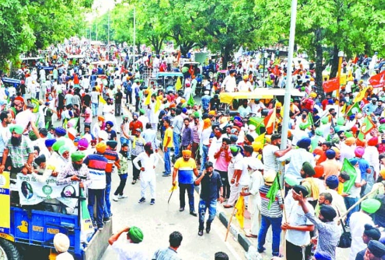 Farmers entered Chandigarh via Zirakpur and Azizpur toll plazas