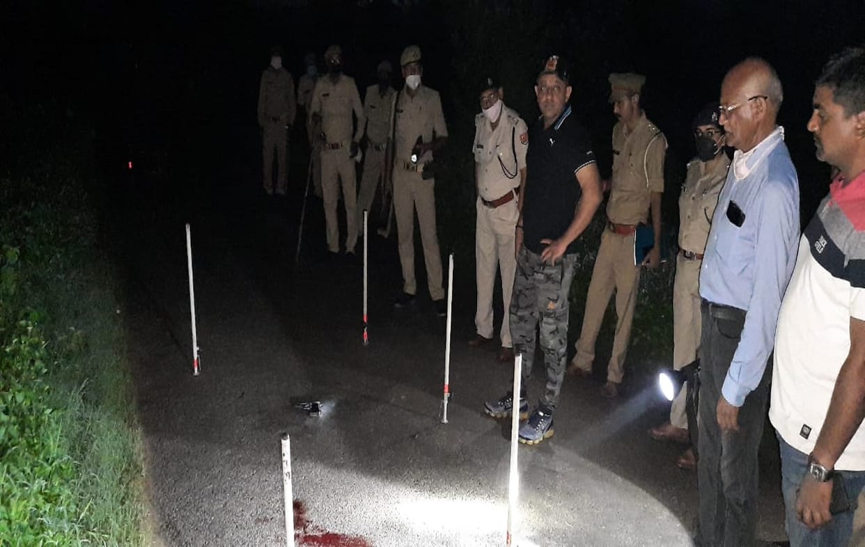 Police arrested one shooter who accused of pradhan pati murder case in chandauli after encounter