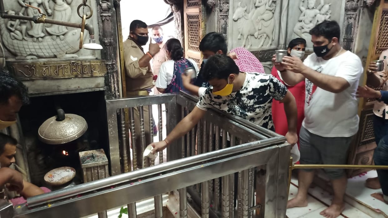 darshan pujan start in Garbhagriha at kashi vishwanath temple in varanasi  after two month devotees chants  har har mahadev