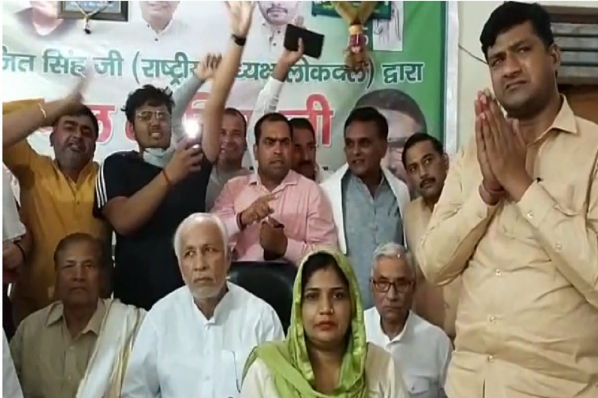 UP Zila Panchayat Election: RLD candidate Mamta's husband Jaikishore cried in the party office in Baghpat and see photos