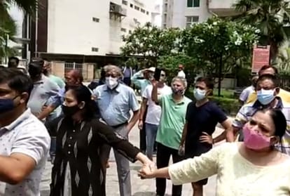 People oppose opening of Nishad party office in campus of residential building.